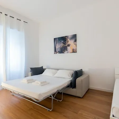 Trilocale Con Aria Condizionata E Parcheggio Privato Fronte