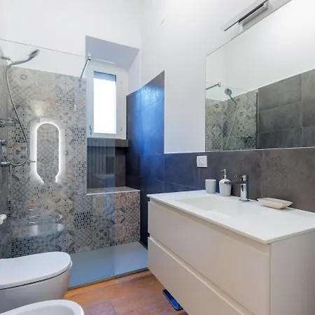 Trilocale Con Aria Condizionata E Parcheggio Privato Fronte *